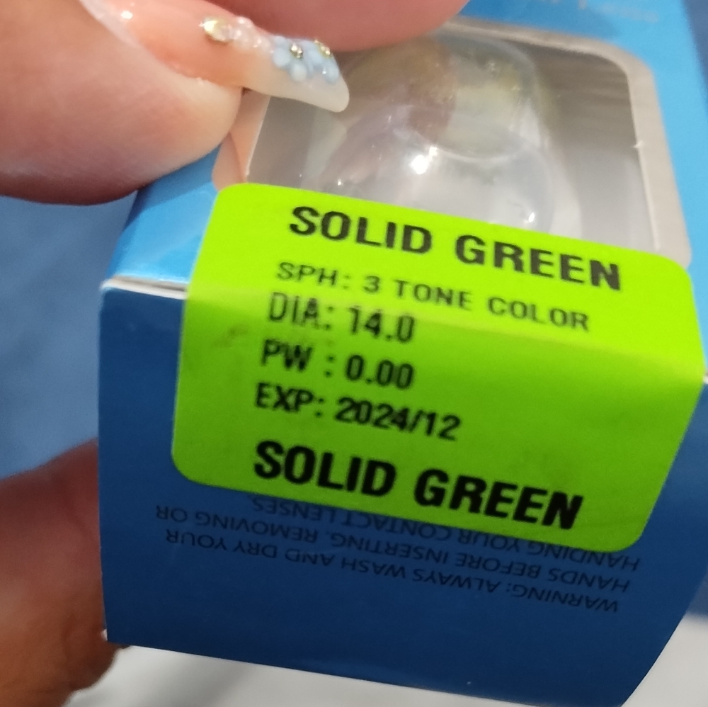 Solid Green 💚 Diamond Color Lens - Picture 2 of 2